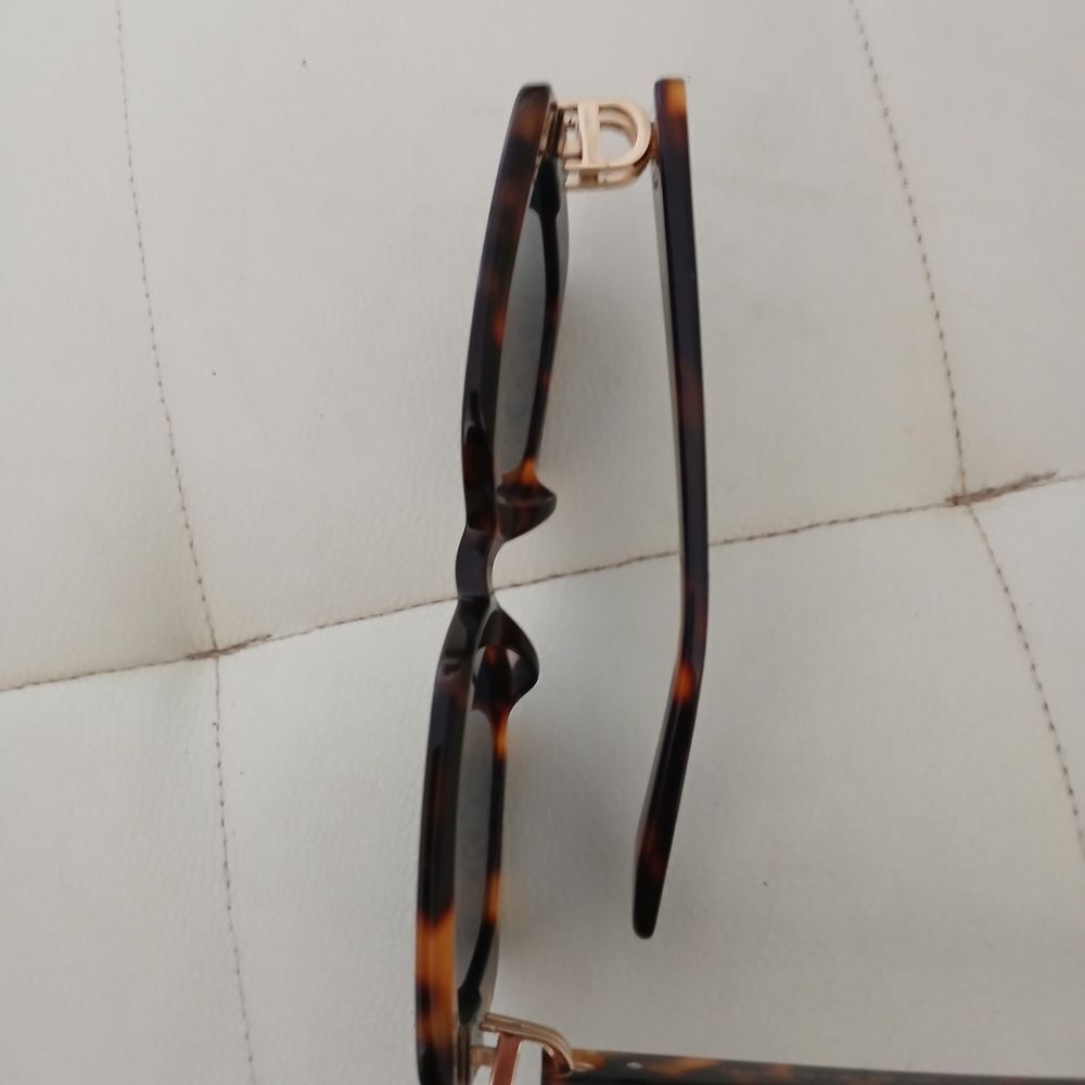 Tortoise Shell Square Sunglasses - Picture 4 of 6
